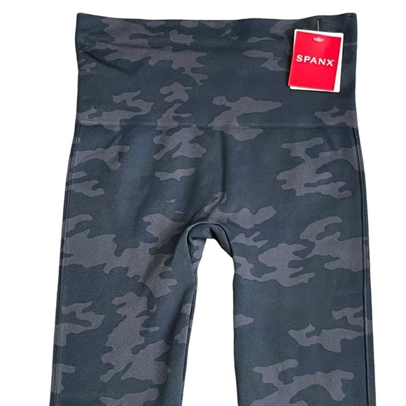 Spanx Look At Me Now Seamless Camo Green Leggings Women’s Size M Shapes Flatters - Picture 4 of 10